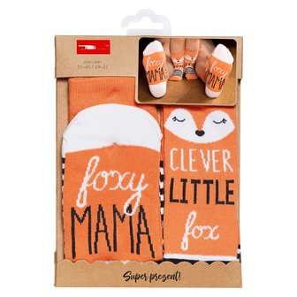 002) Foxy mama, clever little fox